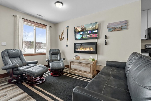 Living room w/ Electric Fireplace, Samsung Smart TV