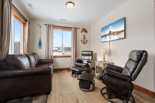 Living room with 50" Samsung Smart TV