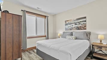 2 bedrooms, desk, iron/ironing board, travel crib
