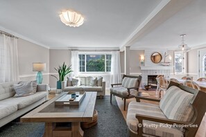 智能電視、電子遊戲、書籍