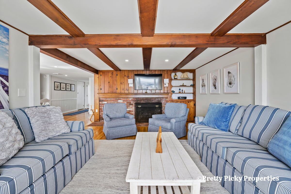 Sparkling Renovated Cape on Outermost Harbor, Chatham: 115-C