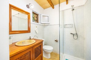 Douche, serviettes fournies