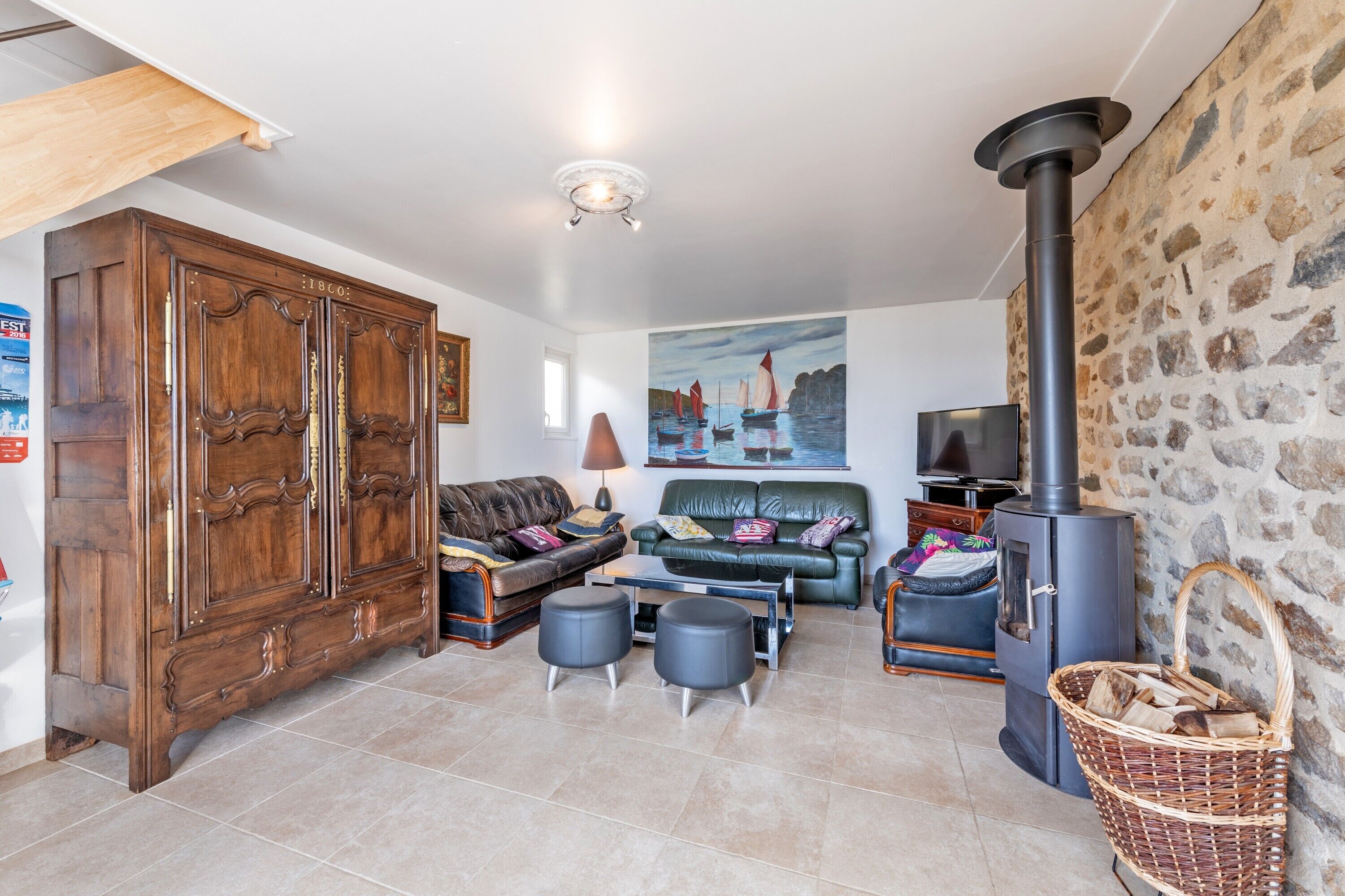 TV, fireplace, ping pong