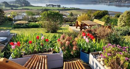 Holiday Home 'Grande Maison Familiale - Sea View' with Private Garden and Wi-Fi