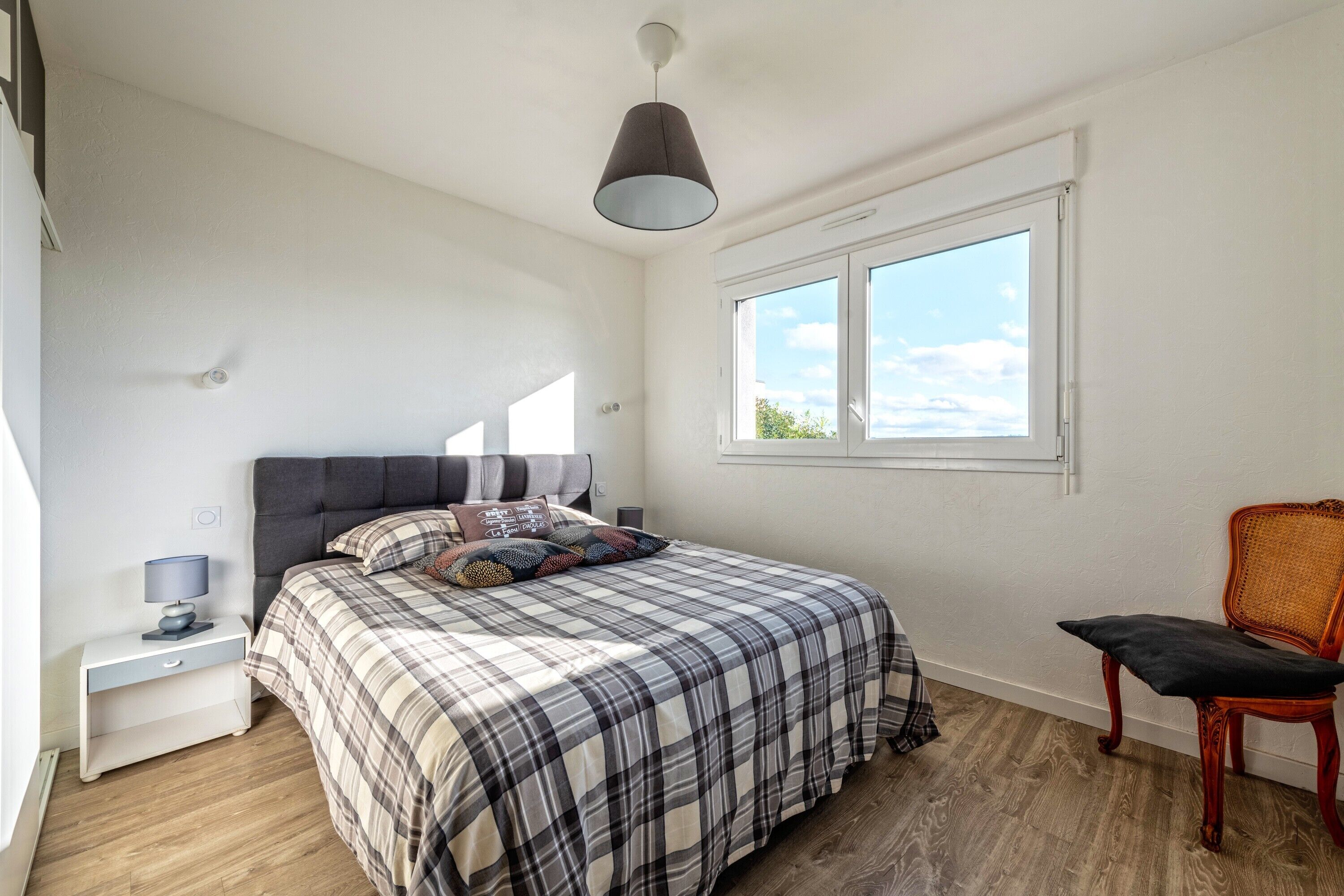 4 habitaciones, tabla de planchar con plancha y wifi gratis 