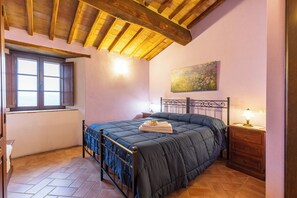 4 bedrooms, iron/ironing board, free WiFi, bed sheets - Villa "Podere Spagliarda" with Private Pool, Terrace & Wi-Fi (San Quirico d'Orcia)