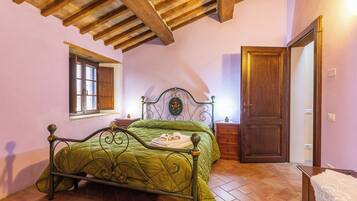 4 camere, ferro/asse da stiro, Wi-Fi gratuito, lenzuola