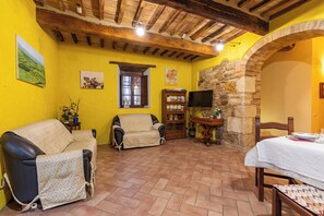 Interior - Villa "Podere Spagliarda" with Private Pool, Terrace & Wi-Fi (San Quirico d'Orcia)