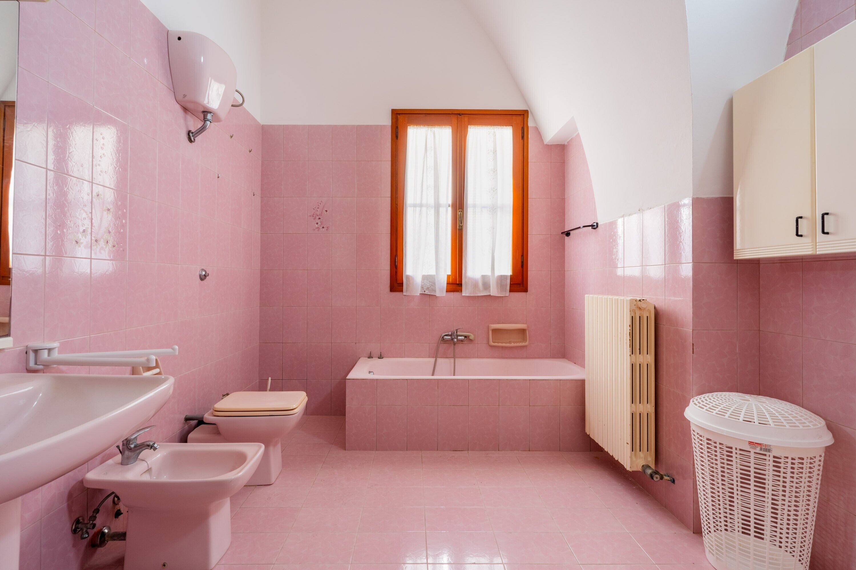 Een douche, een haardroger, handdoeken