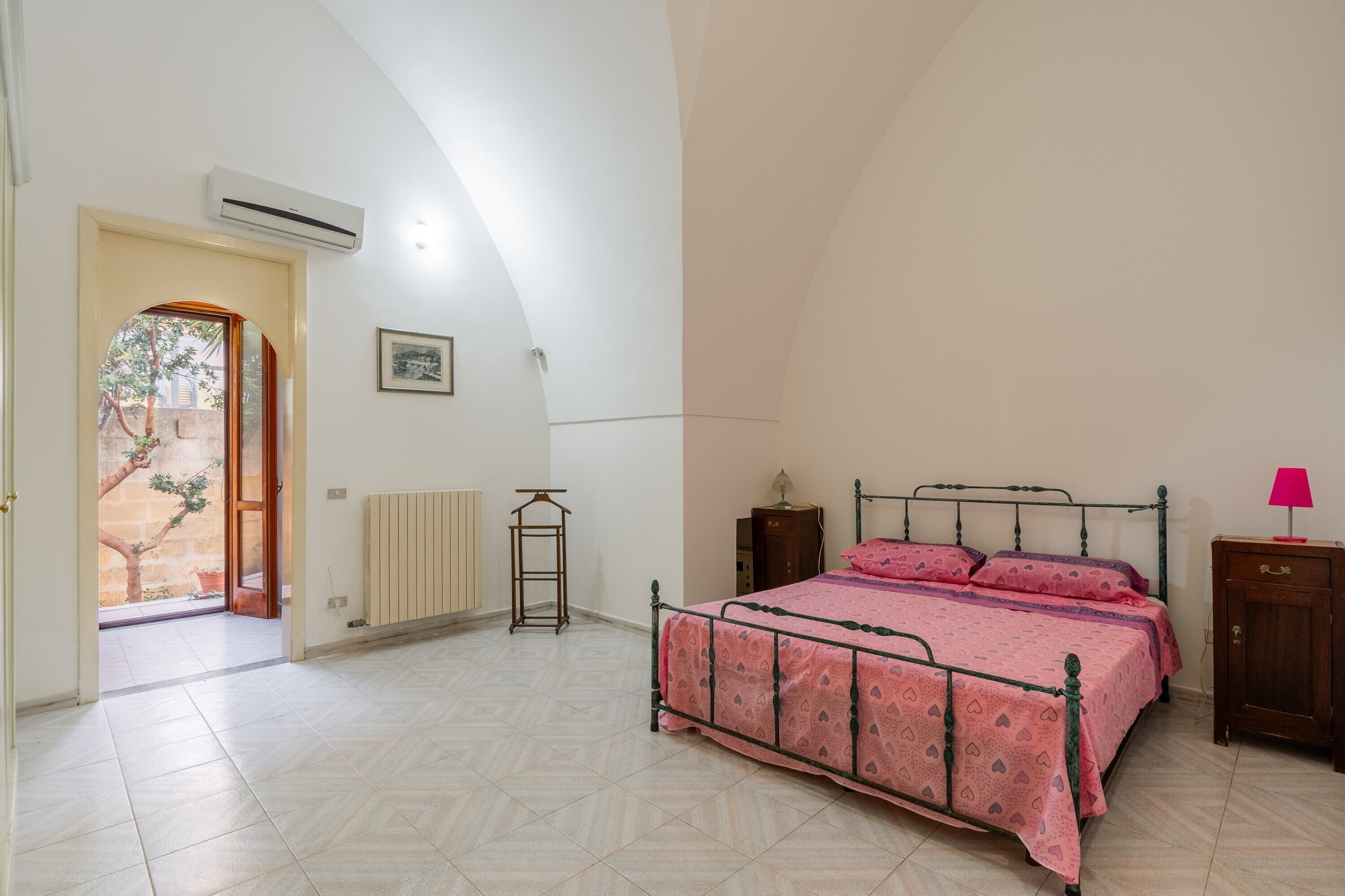 3 bedrooms, iron/ironing board, bed sheets