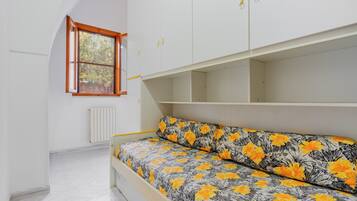 3 chambres, fer et planche Ă  repasser, draps fournis