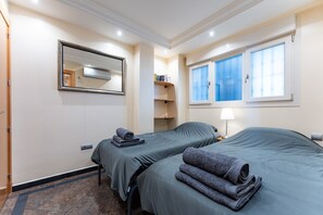 2 bedrooms, iron/ironing board, free WiFi, bed sheets - Apartment 'Saturno' with Sea View, Wi-Fi and Air Conditioning (Fuengirola)