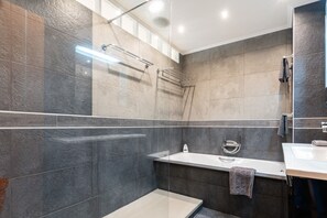 Shower, hair dryer, towels