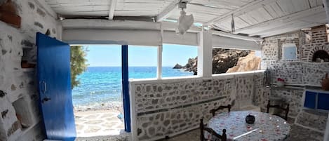 屋外ダイニングエリア