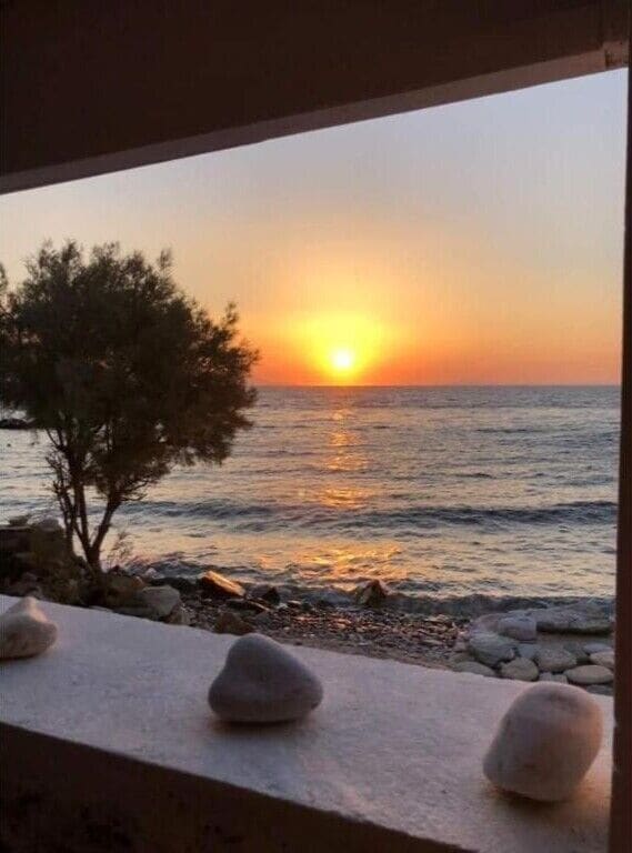 Una spiaggia nelle vicinanze