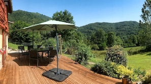 Outdoor dining - Holiday Home 'Sport and Comfort in Couserans' with Mountain Views, Terrace & Wi-Fi (SOULAN)