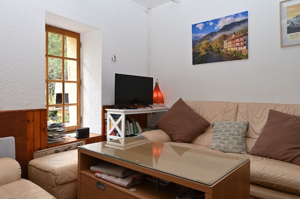 Televisión, chimenea