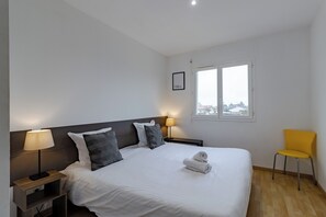 3 chambres, fer et planche à repasser, Wi-Fi gratuit, draps fournis