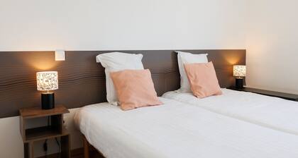 Maison de vacances 'Les Grands Vignobles 3 Ch12 Pers' avec terrasse privée, Wi-Fi et climatisation