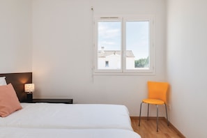 3 bedrooms, iron/ironing board, free WiFi, bed sheets