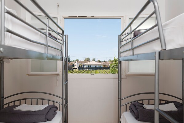 3 bedrooms, iron/ironing board, free WiFi, bed sheets