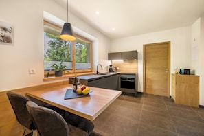 Fridge, microwave, oven, stovetop