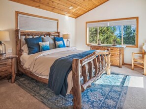 3 bedrooms, iron/ironing board, WiFi, bed sheets - Bear Peak Cabin by Tahoe Getaways - 3BR Pet-Friendly Tahoe Donner w Hot Tub + HOA (Truckee)