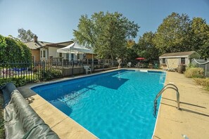 Pool - Farmhouse with pool  (London)