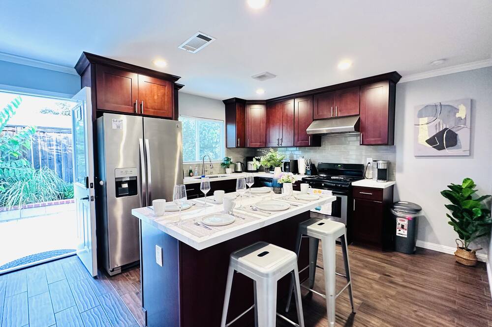 600 sqft GARDEN VIEW 10mins to DISNEYLAND Guest House w\/ Private Entrance