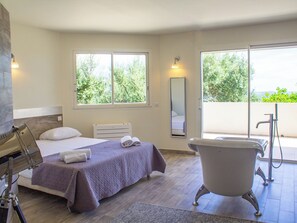 5 bedrooms, iron/ironing board, travel crib, WiFi