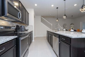 Fridge, microwave, oven, stovetop - 5 BR, 4.5 BA Villa | Sleeps 12! (Davenport)