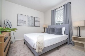 5 bedrooms, iron/ironing board, free WiFi, bed sheets - 5 BR, 4.5 BA Villa | Sleeps 12! (Davenport)