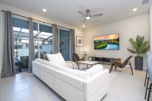 TV, foosball, table tennis - 5 BR, 4.5 BA Villa | Sleeps 12! (Davenport)