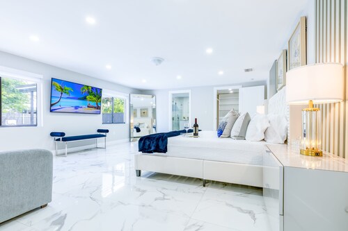 Encanto Luxury Home