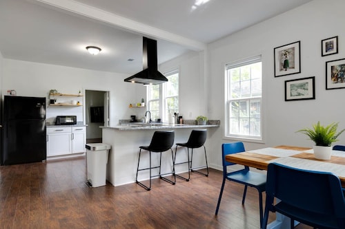 Historical Central Garden’s Retreat 