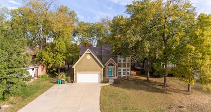 Spacious home for family fun or groups. - No cleaning fee -