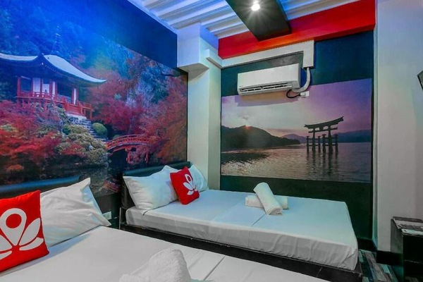 Premium Quadruple Room | In-room safe, desk, laptop workspace, WiFi (free)