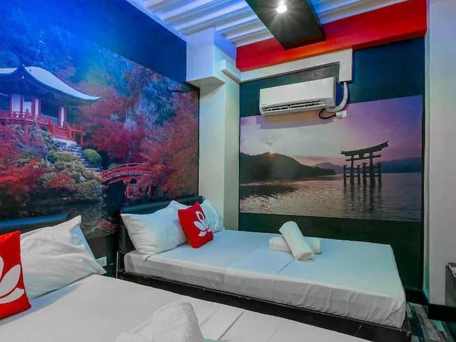 Quarto quádruplo premium | Cofres nos quartos, individualmente decorados