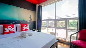 Basic Double Room, 1 Bedroom, Non Smoking | In-room safe, individually decorated, individually furnished, desk