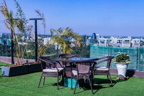 Outdoor dining - Cozy furnished 2 bedroom apartment  in Nairobi,Kenya (Nairobi)