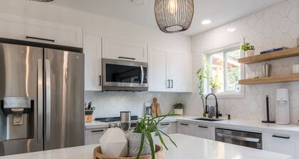 Newly renovated home steps to transit, 10mins to beach & 25mins to downtown