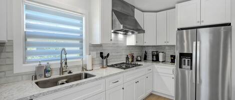 Fridge, microwave, stovetop, dishwasher