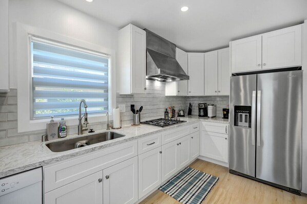 Fridge, microwave, stovetop, dishwasher - tsgv-alh427-wos-2-2 (Alhambra)