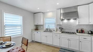 Fridge, microwave, stovetop, dishwasher