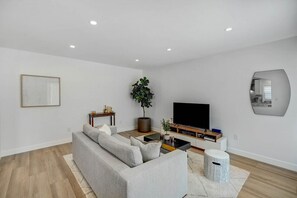 Smart TV - tsgv-alh427-wos-2-2 (Alhambra)