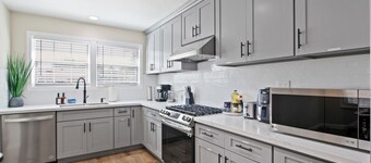 Private, Spacious Home minutes away from Ontario Airport with Parking