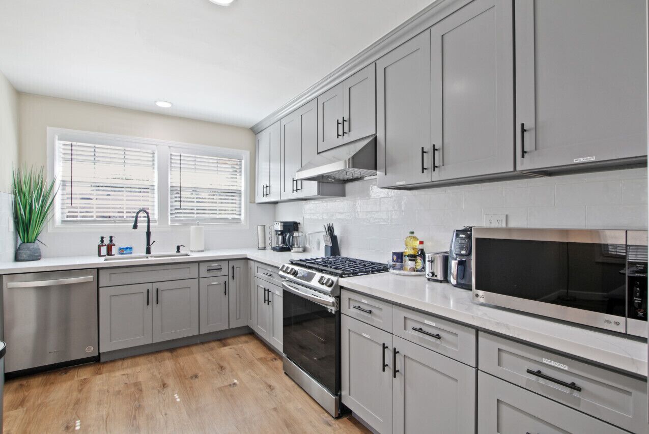 ثلاجة، ميكروويف، فرن، موقد طهي مسطح