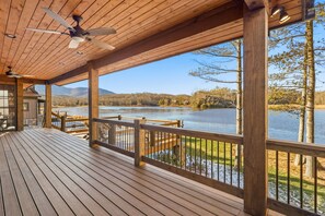Terrace/patio - Lakefront home in 100 acre community/mountain views, shopping & dining all close (Blowing Rock)