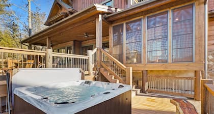 Lakefront home in 100 acre community/mountain views, shopping & dining all close