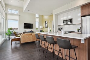 Fridge, microwave, oven, stovetop - Skyline Penthouse w/ Garage Spot (Denver)